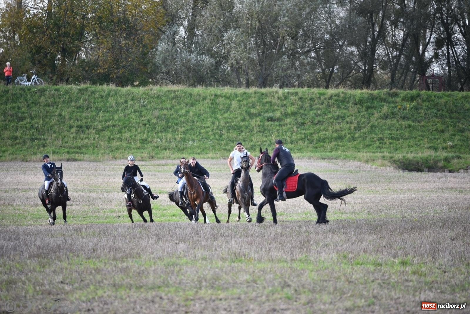 Zdjęcie w galerii na portalu naszraciborz.pl: Hubertus na Huzarskiej na bis – nie tylko tradycja, ale i pomoc dla Amelki [FOTO] wiadomości z regionu