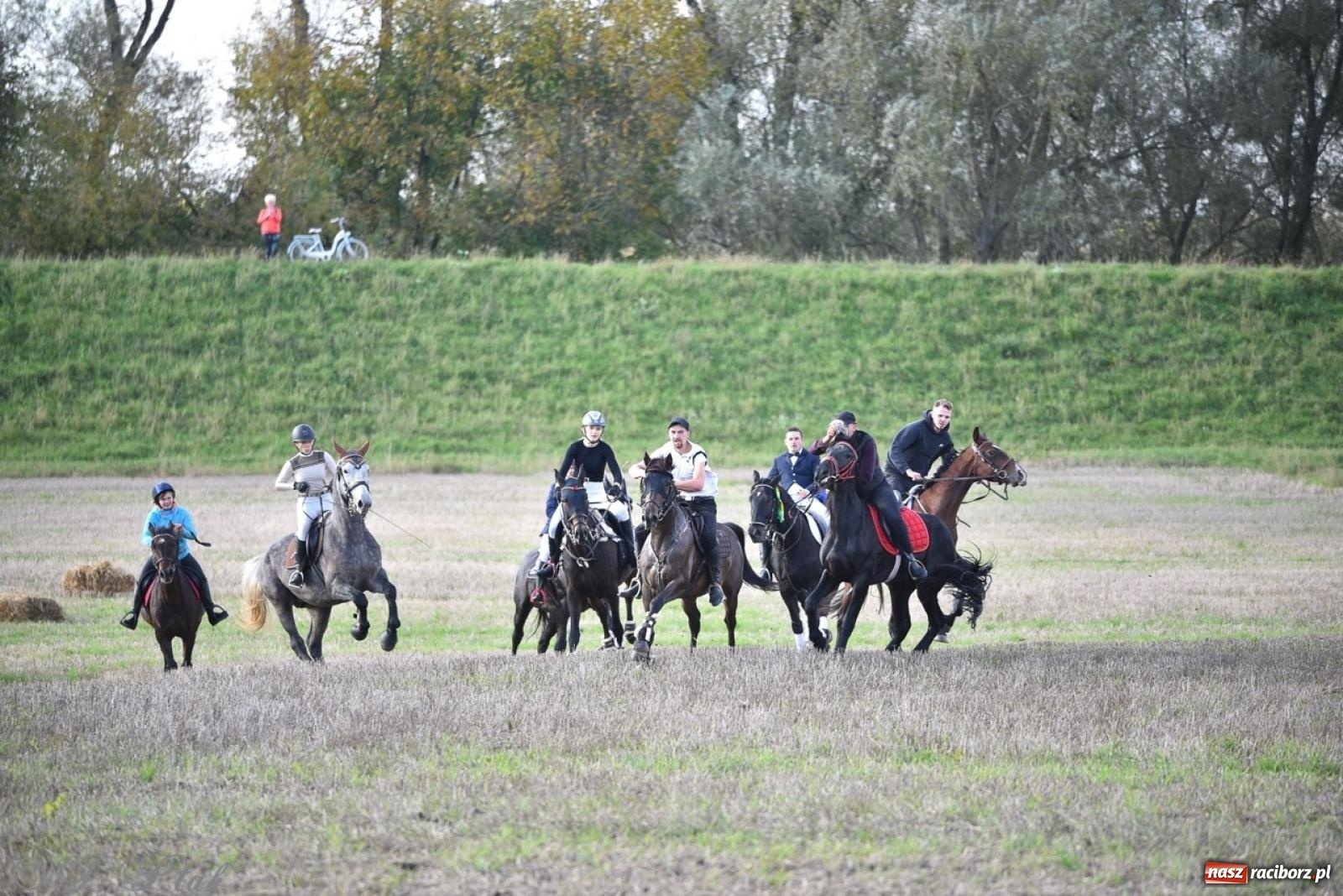 Zdjęcie w galerii na portalu naszraciborz.pl: Hubertus na Huzarskiej na bis – nie tylko tradycja, ale i pomoc dla Amelki [FOTO] wiadomości z regionu