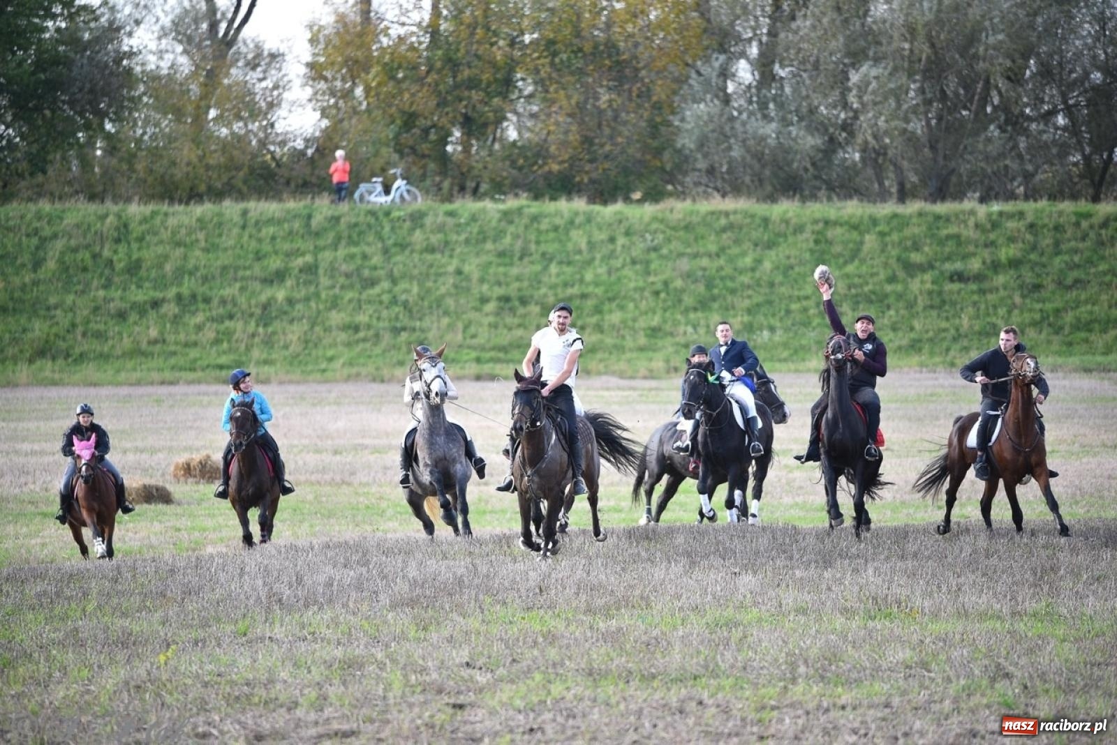 Zdjęcie w galerii na portalu naszraciborz.pl: Hubertus na Huzarskiej na bis – nie tylko tradycja, ale i pomoc dla Amelki [FOTO] wiadomości z regionu