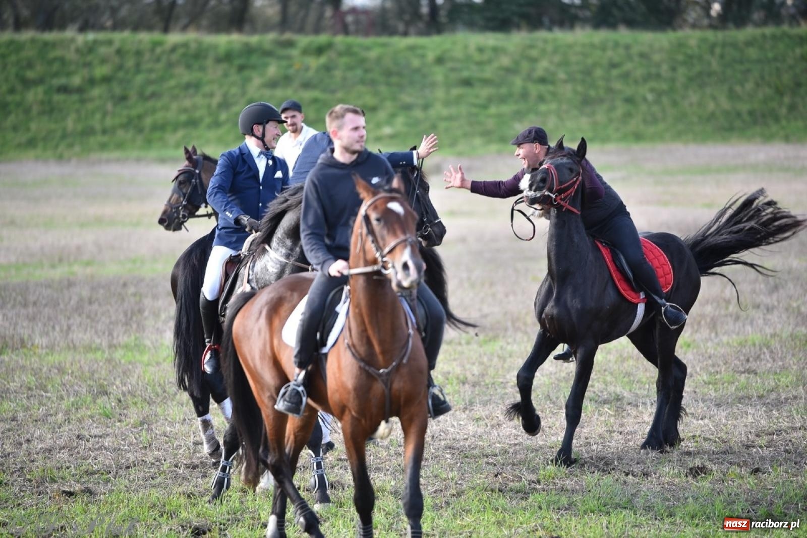 Zdjęcie w galerii na portalu naszraciborz.pl: Hubertus na Huzarskiej na bis – nie tylko tradycja, ale i pomoc dla Amelki [FOTO] wiadomości z regionu