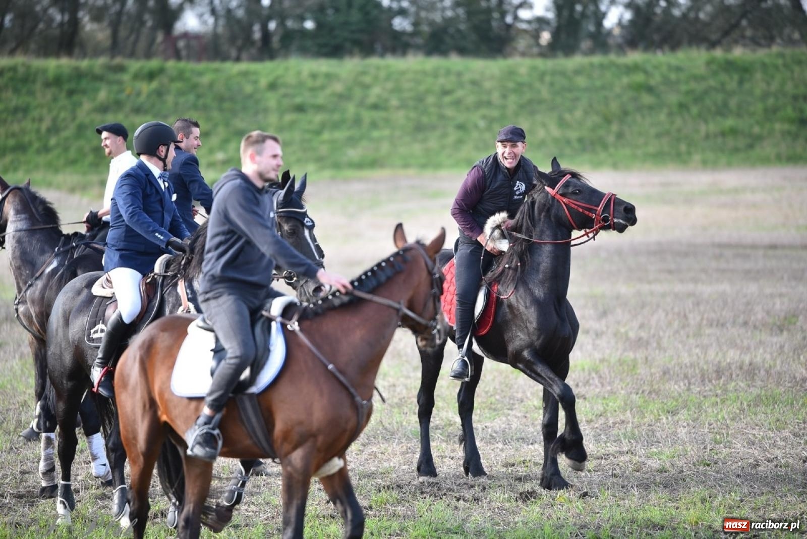 Zdjęcie w galerii na portalu naszraciborz.pl: Hubertus na Huzarskiej na bis – nie tylko tradycja, ale i pomoc dla Amelki [FOTO] wiadomości z regionu