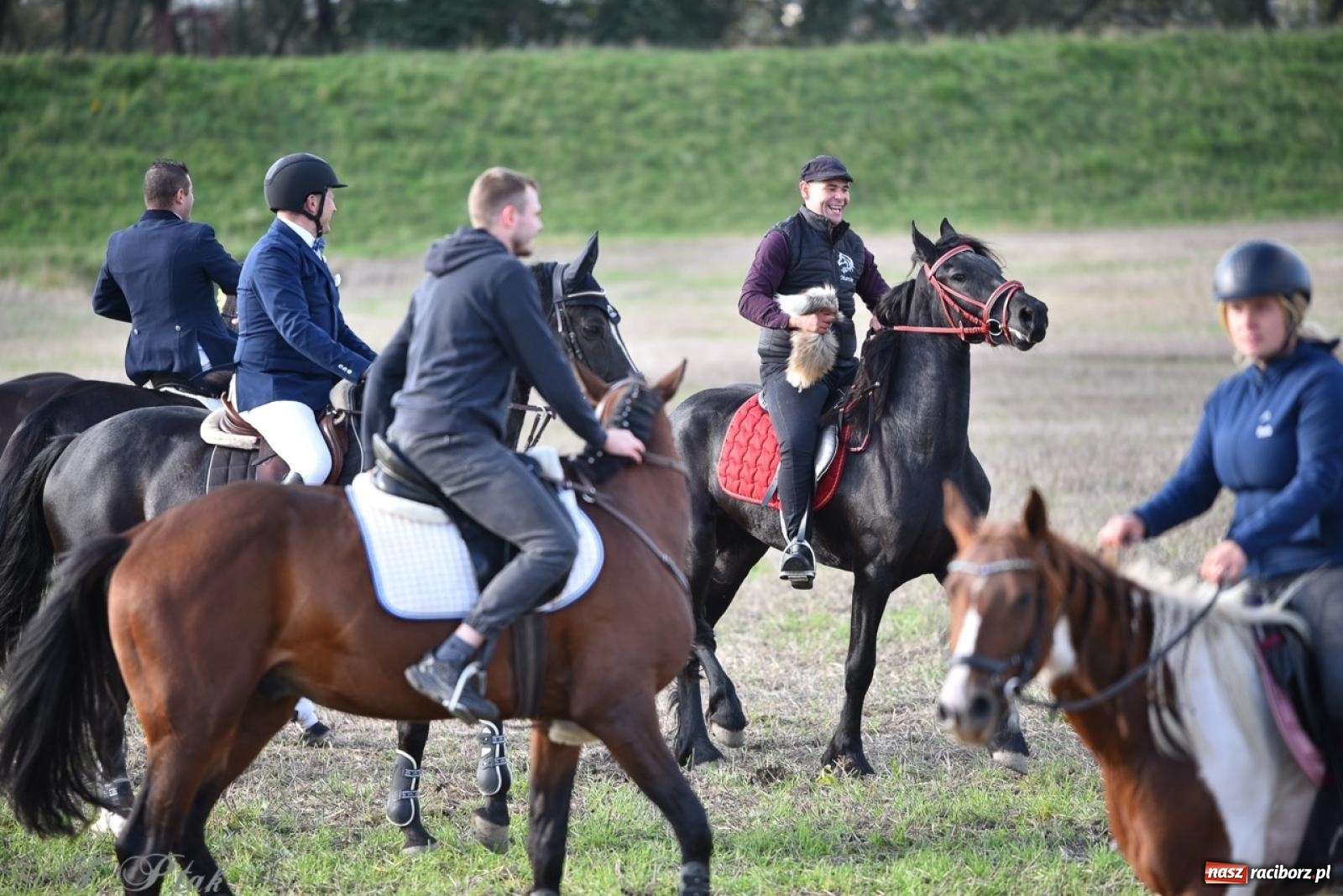 Zdjęcie w galerii na portalu naszraciborz.pl: Hubertus na Huzarskiej na bis – nie tylko tradycja, ale i pomoc dla Amelki [FOTO] wiadomości z regionu