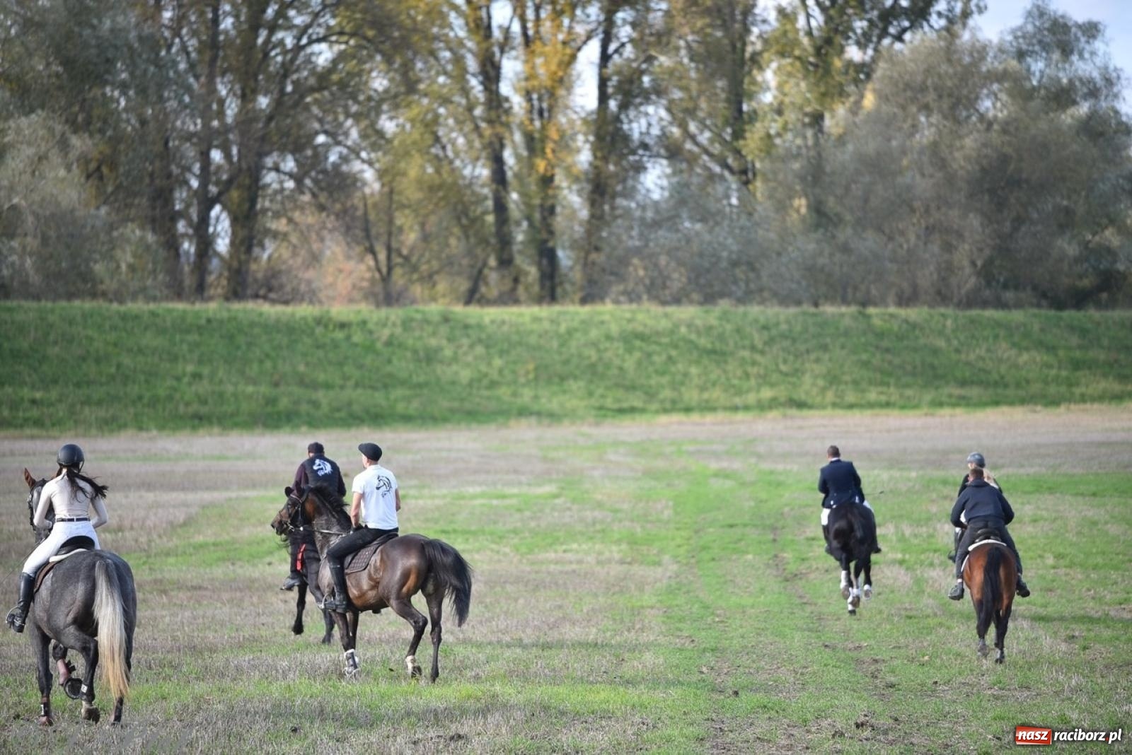 Zdjęcie w galerii na portalu naszraciborz.pl: Hubertus na Huzarskiej na bis – nie tylko tradycja, ale i pomoc dla Amelki [FOTO] wiadomości z regionu