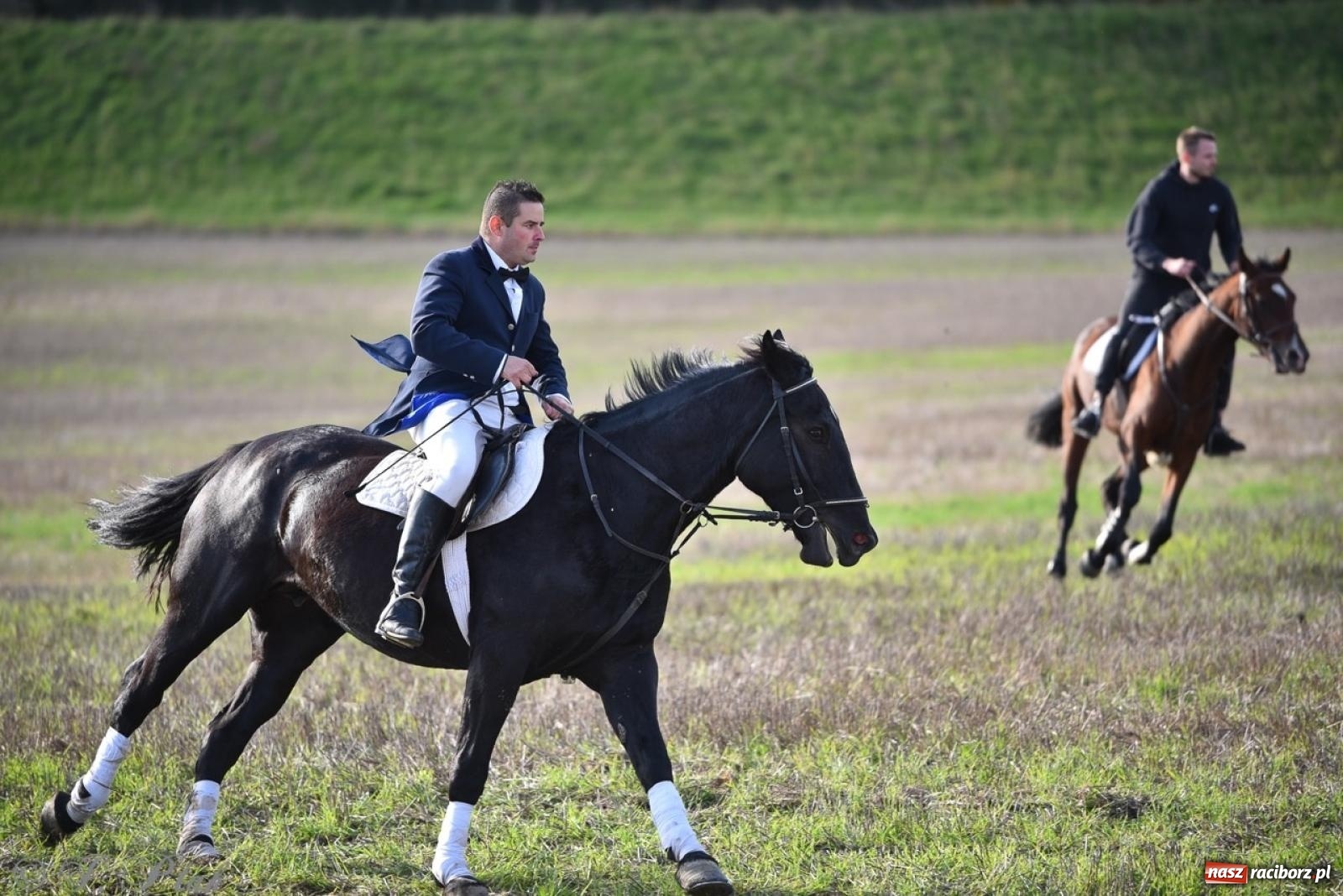 Zdjęcie w galerii na portalu naszraciborz.pl: Hubertus na Huzarskiej na bis – nie tylko tradycja, ale i pomoc dla Amelki [FOTO] wiadomości z regionu