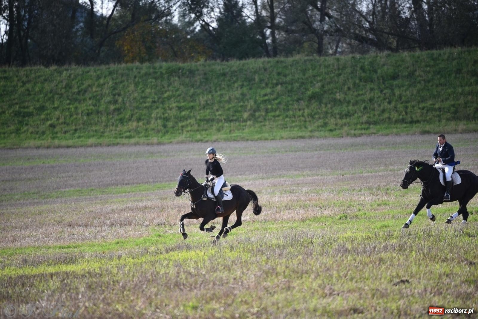 Zdjęcie w galerii na portalu naszraciborz.pl: Hubertus na Huzarskiej na bis – nie tylko tradycja, ale i pomoc dla Amelki [FOTO] wiadomości z regionu