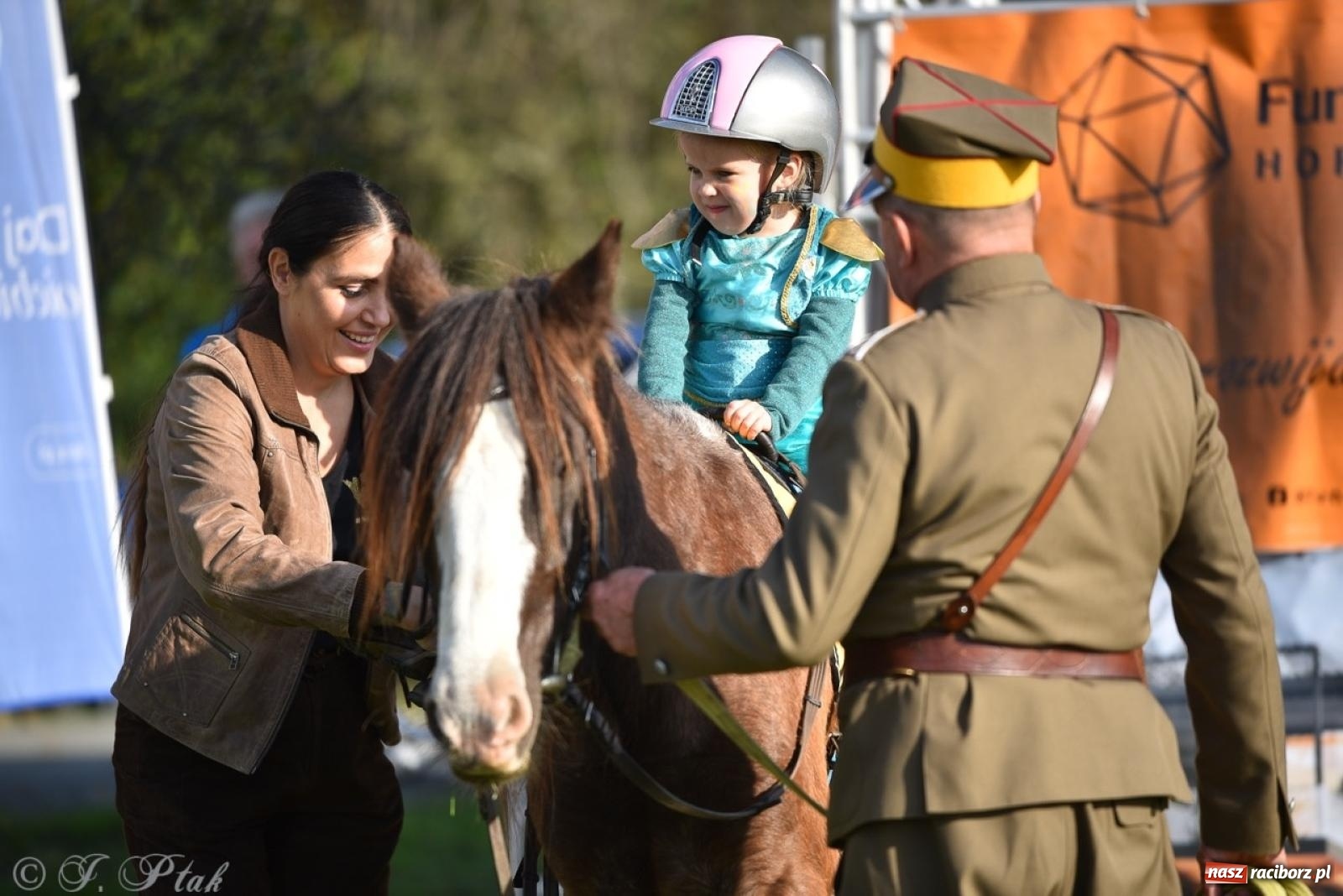 Zdjęcie w galerii na portalu naszraciborz.pl: Hubertus na Huzarskiej na bis – nie tylko tradycja, ale i pomoc dla Amelki [FOTO] wiadomości z regionu
