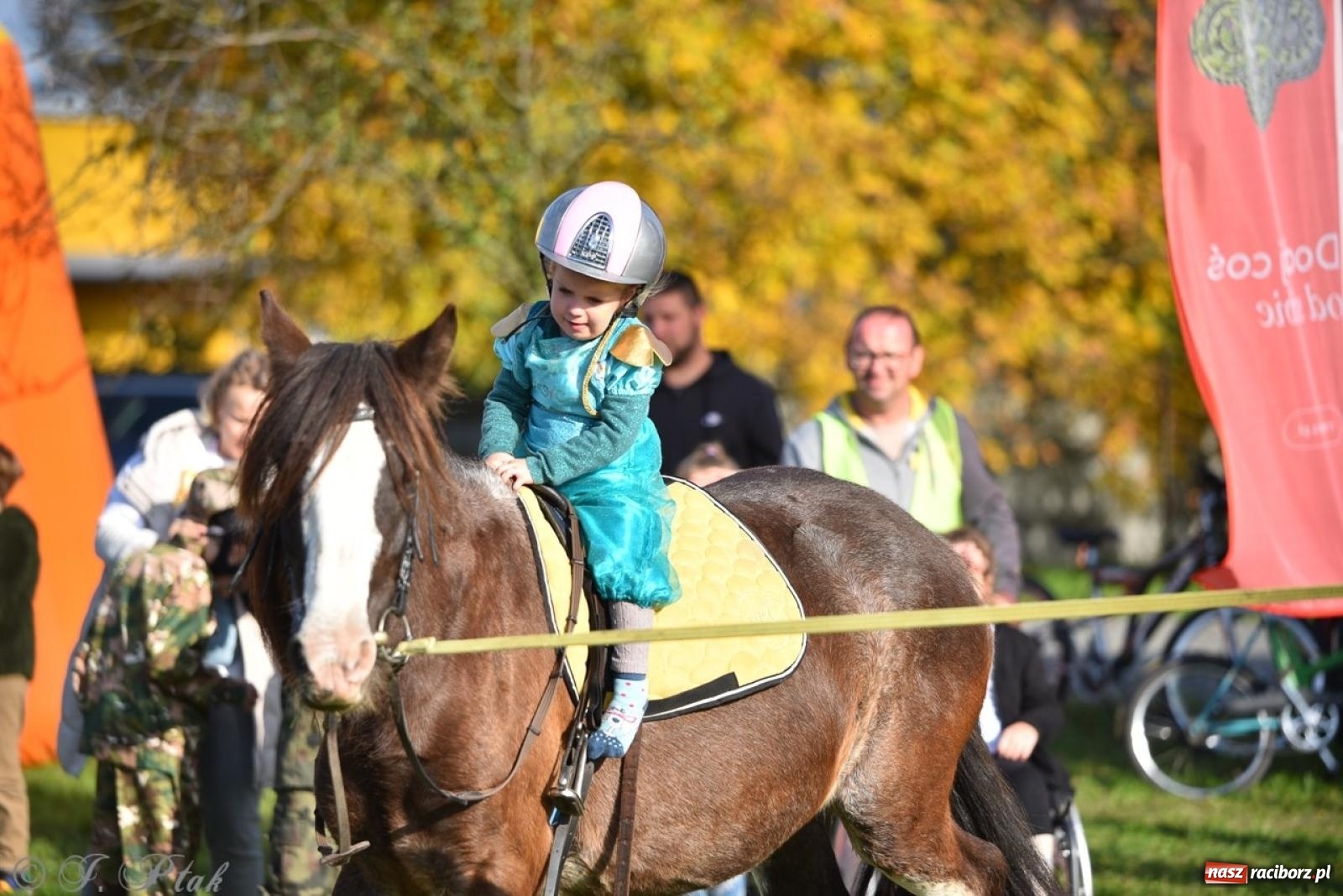Zdjęcie w galerii na portalu naszraciborz.pl: Hubertus na Huzarskiej na bis – nie tylko tradycja, ale i pomoc dla Amelki [FOTO] wiadomości z regionu