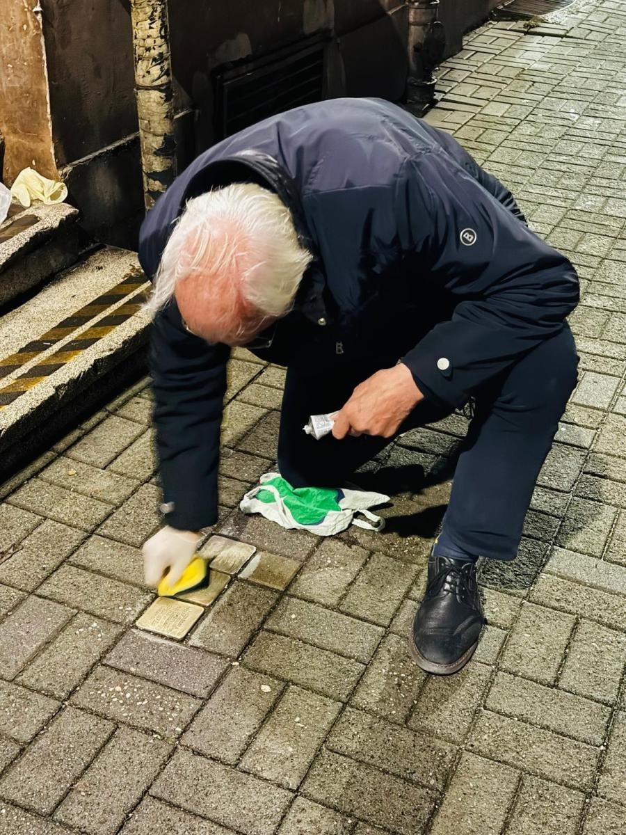 Zdjęcie w galerii na portalu naszraciborz.pl: Gość starostwa oddał hołd ofiarom Holocaustu z Raciborza wiadomości z regionu
