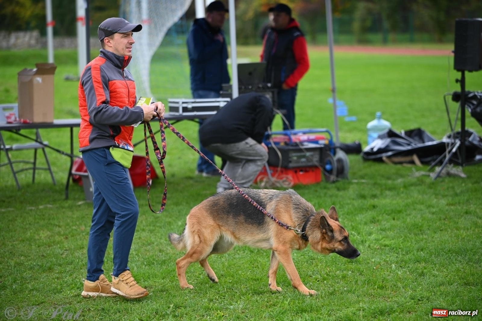 Zdjęcie w galerii na portalu naszraciborz.pl: Niedzielny dogtrekking. Bieg i spacer z psami wsparciem dla zwierząt OTOZ Animals wiadomości z regionu