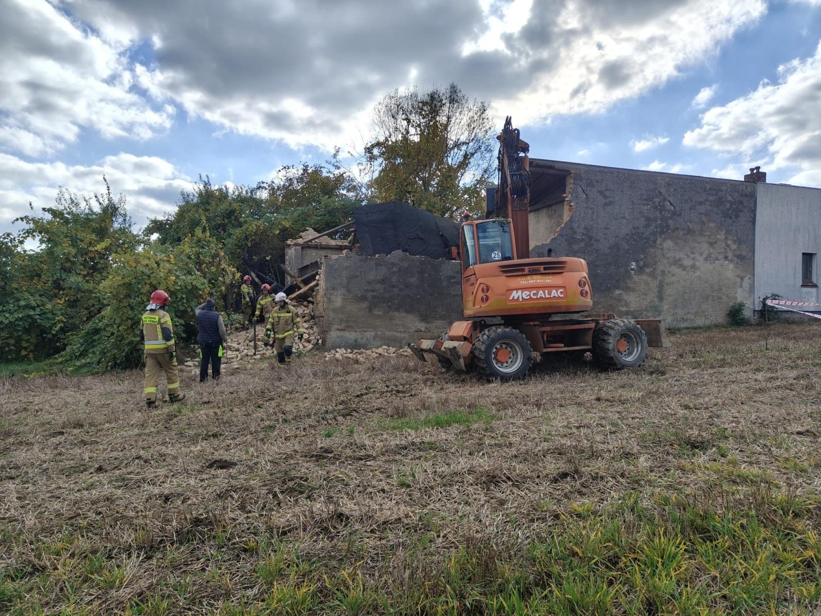 Zdjęcie w galerii na portalu naszraciborz.pl: W Krzanowicach zawalił się dach stodoły wiadomości z regionu