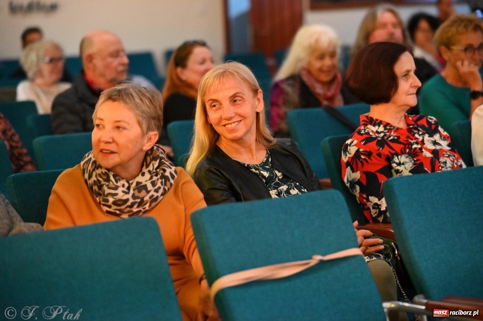 Zdjęcie w galerii na portalu naszraciborz.pl: Wieczór poezji i muzyki w Zamku Piastowskim w Raciborzu. Krzysztof Cezary Buszman i Perspektywa Okolicy wiadomości z regionu