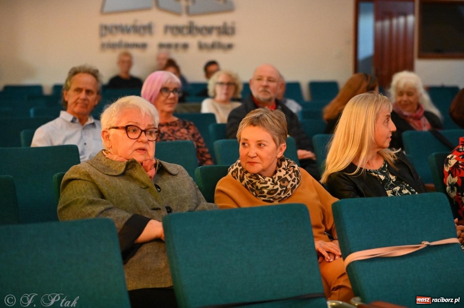 Zdjęcie w galerii na portalu naszraciborz.pl: Wieczór poezji i muzyki w Zamku Piastowskim w Raciborzu. Krzysztof Cezary Buszman i Perspektywa Okolicy wiadomości z regionu