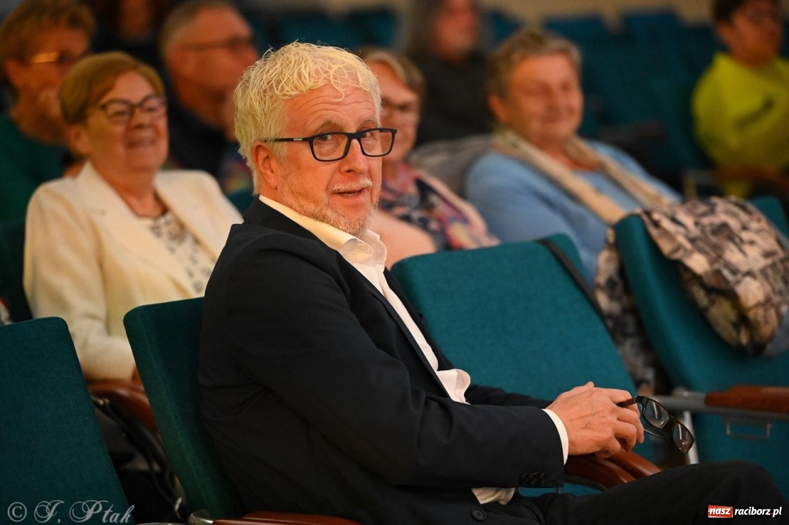 Zdjęcie w galerii na portalu naszraciborz.pl: Wieczór poezji i muzyki w Zamku Piastowskim w Raciborzu. Krzysztof Cezary Buszman i Perspektywa Okolicy wiadomości z regionu