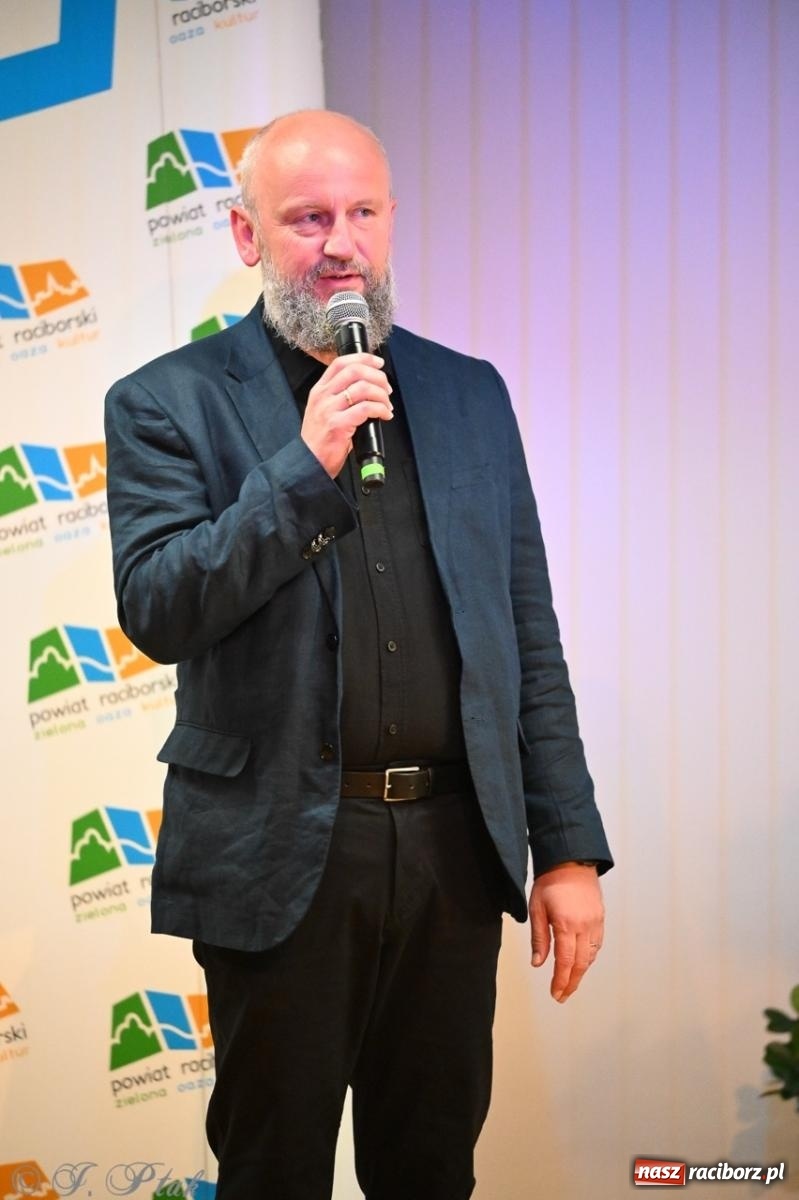 Zdjęcie w galerii na portalu naszraciborz.pl: Wieczór poezji i muzyki w Zamku Piastowskim w Raciborzu. Krzysztof Cezary Buszman i Perspektywa Okolicy wiadomości z regionu