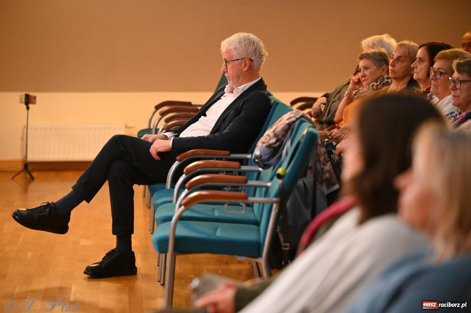 Zdjęcie w galerii na portalu naszraciborz.pl: Wieczór poezji i muzyki w Zamku Piastowskim w Raciborzu. Krzysztof Cezary Buszman i Perspektywa Okolicy wiadomości z regionu