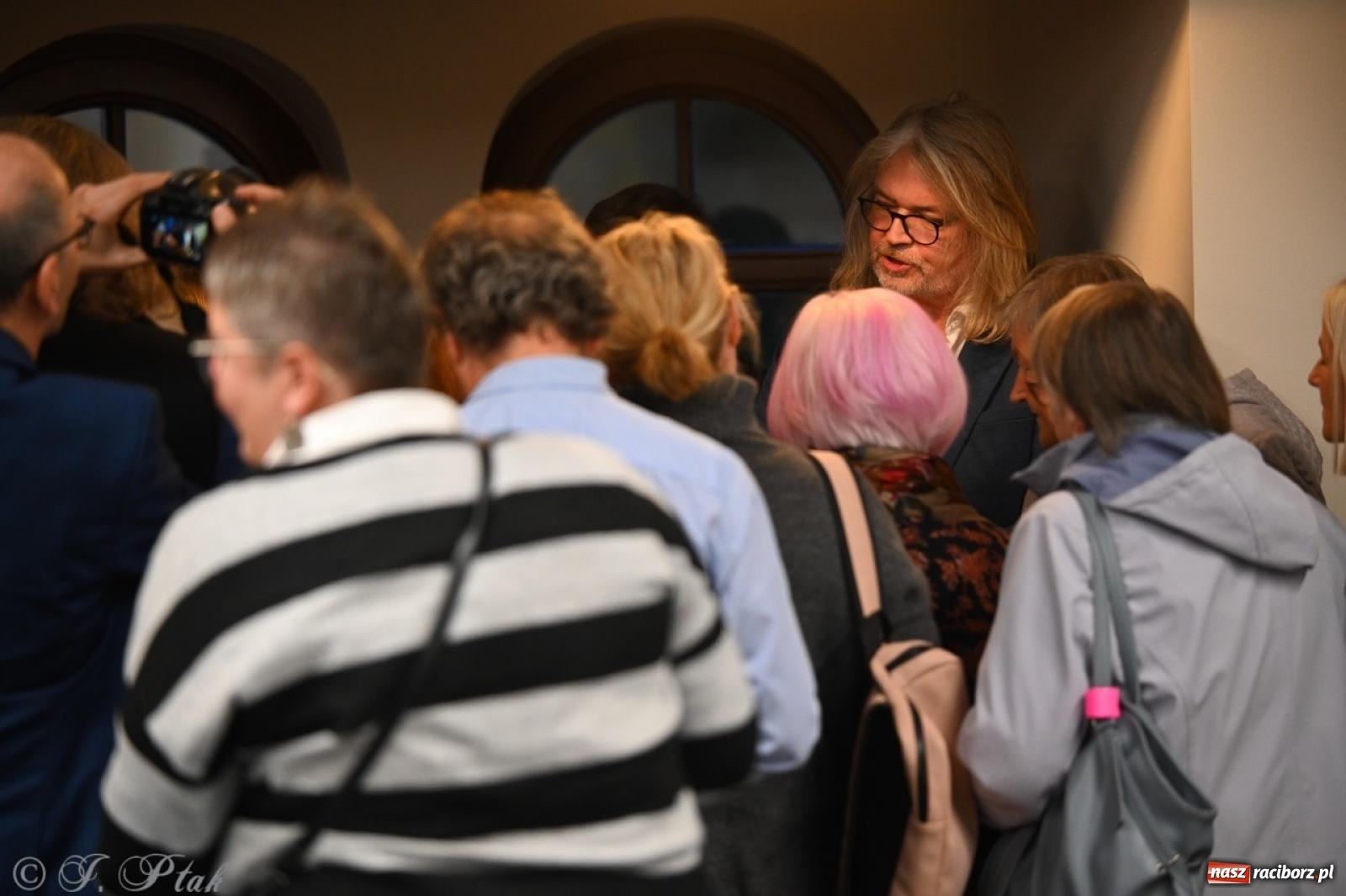 Zdjęcie w galerii na portalu naszraciborz.pl: Wieczór poezji i muzyki w Zamku Piastowskim w Raciborzu. Krzysztof Cezary Buszman i Perspektywa Okolicy wiadomości z regionu