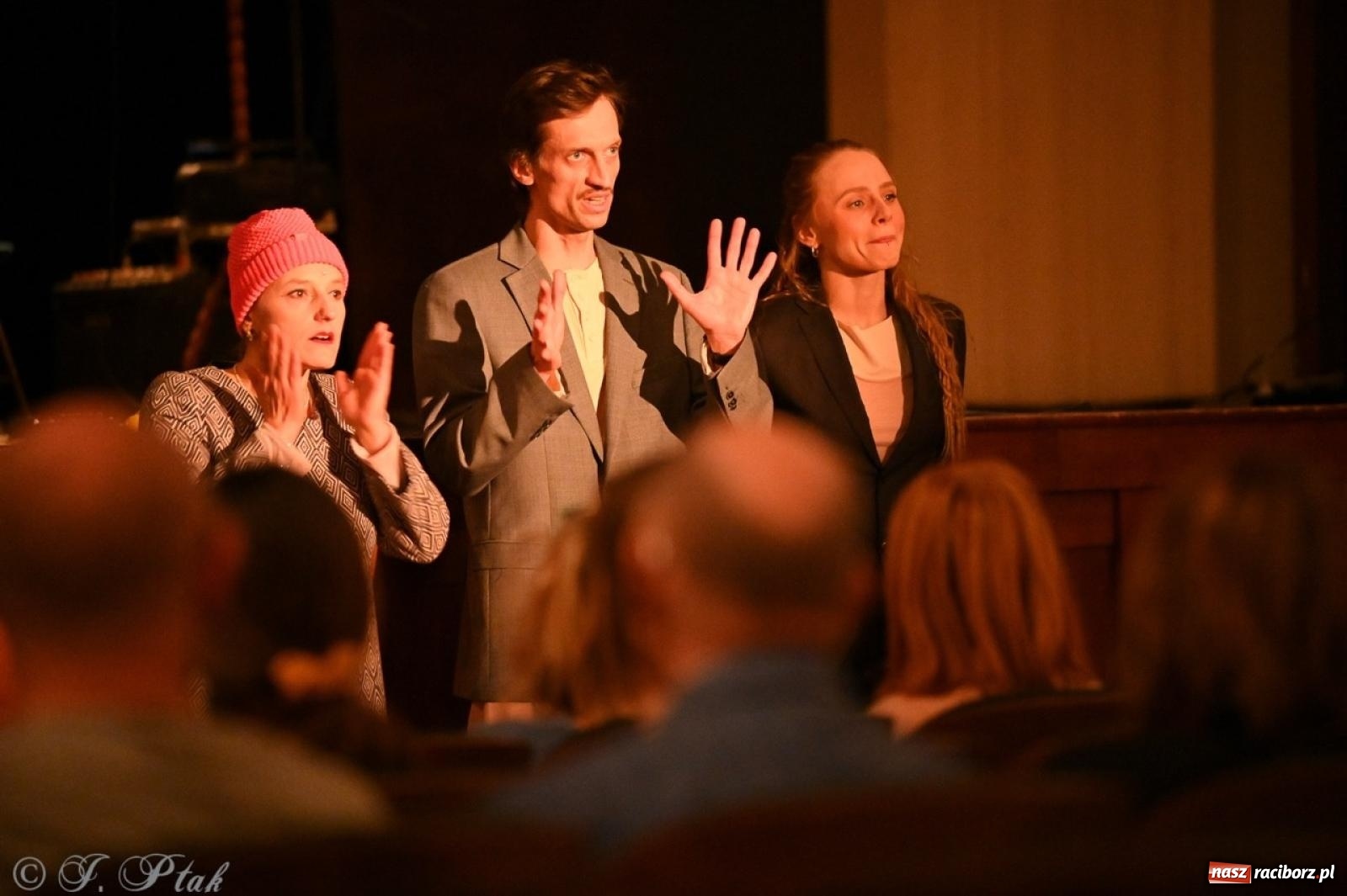 Zdjęcie w galerii na portalu naszraciborz.pl: NIE TAK TY – spektakl Kolektywu KEJOS w RCK wiadomości z regionu