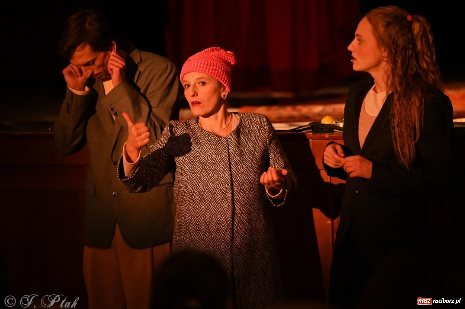 Zdjęcie w galerii na portalu naszraciborz.pl: NIE TAK TY – spektakl Kolektywu KEJOS w RCK wiadomości z regionu