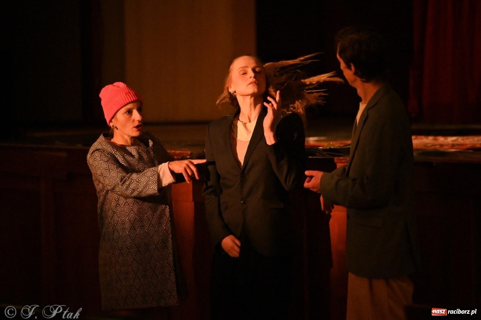 Zdjęcie w galerii na portalu naszraciborz.pl: NIE TAK TY – spektakl Kolektywu KEJOS w RCK wiadomości z regionu