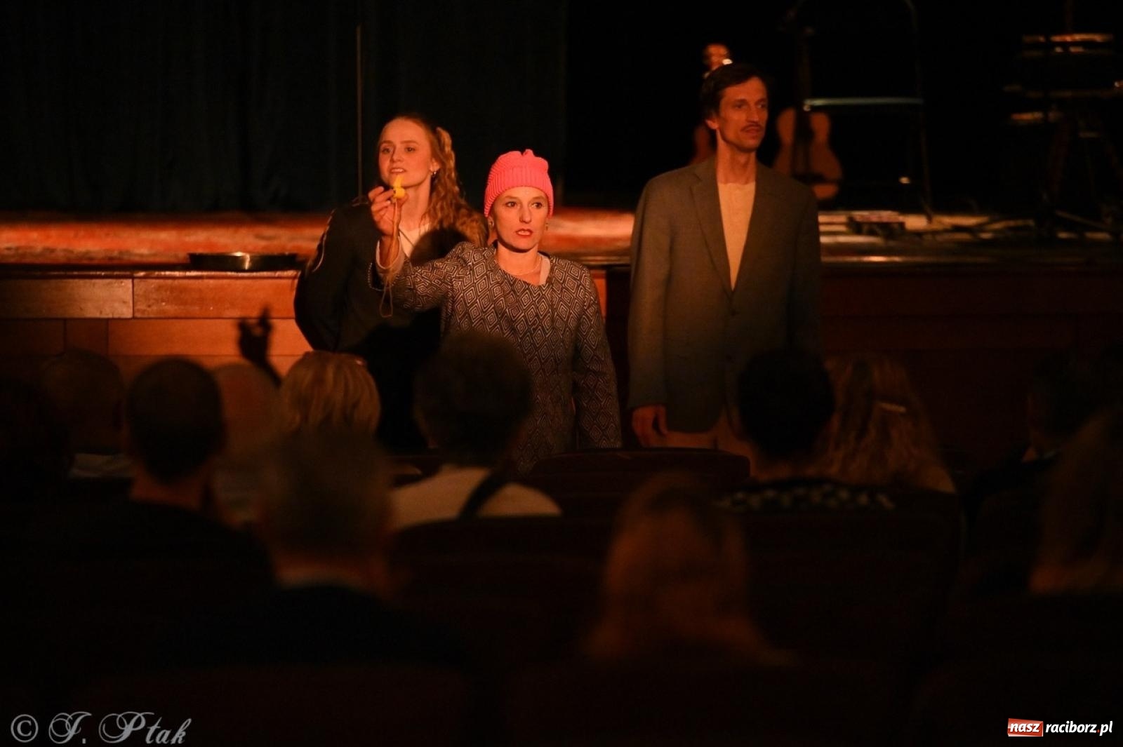 Zdjęcie w galerii na portalu naszraciborz.pl: NIE TAK TY – spektakl Kolektywu KEJOS w RCK wiadomości z regionu