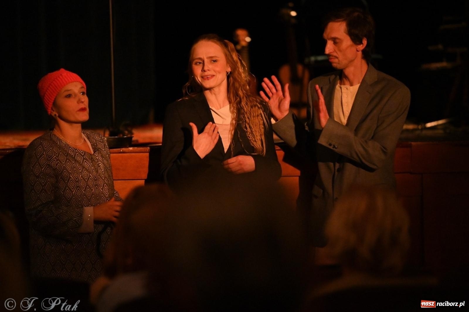 Zdjęcie w galerii na portalu naszraciborz.pl: NIE TAK TY – spektakl Kolektywu KEJOS w RCK wiadomości z regionu