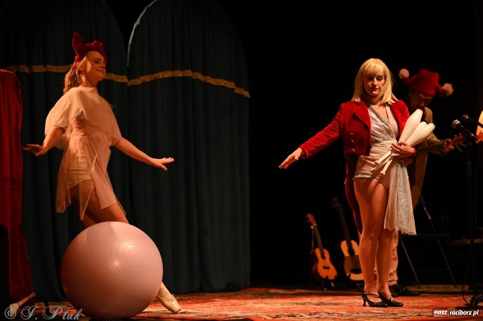 Zdjęcie w galerii na portalu naszraciborz.pl: NIE TAK TY – spektakl Kolektywu KEJOS w RCK wiadomości z regionu