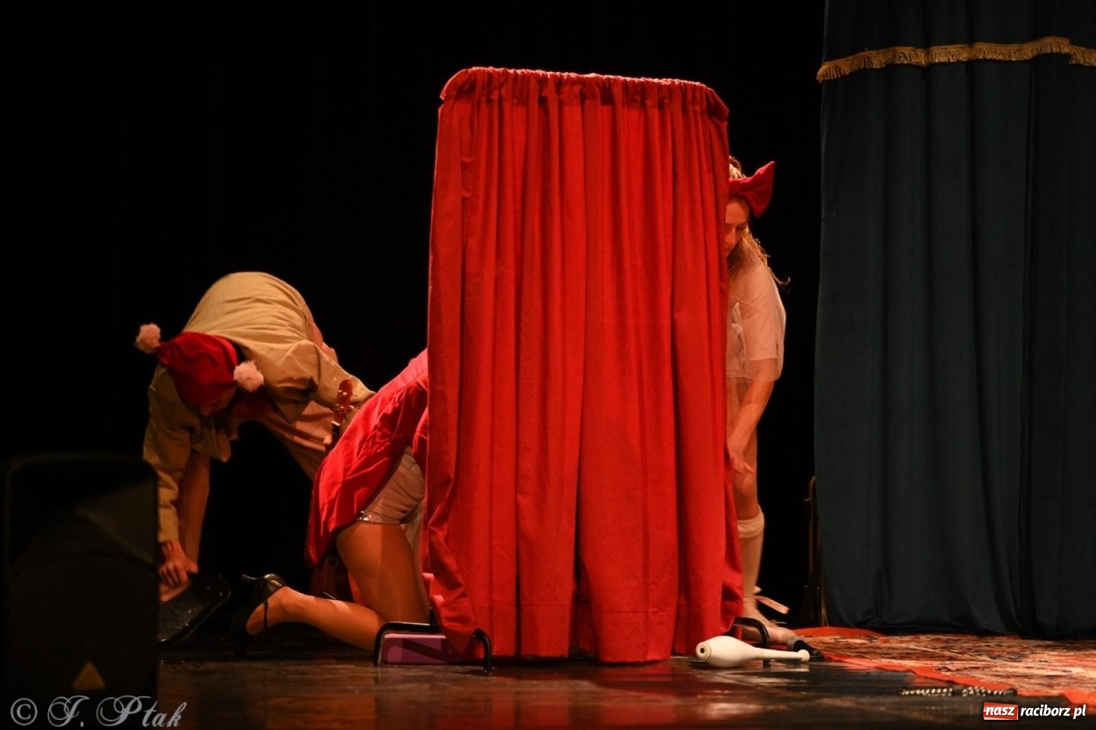 Zdjęcie w galerii na portalu naszraciborz.pl: NIE TAK TY – spektakl Kolektywu KEJOS w RCK wiadomości z regionu