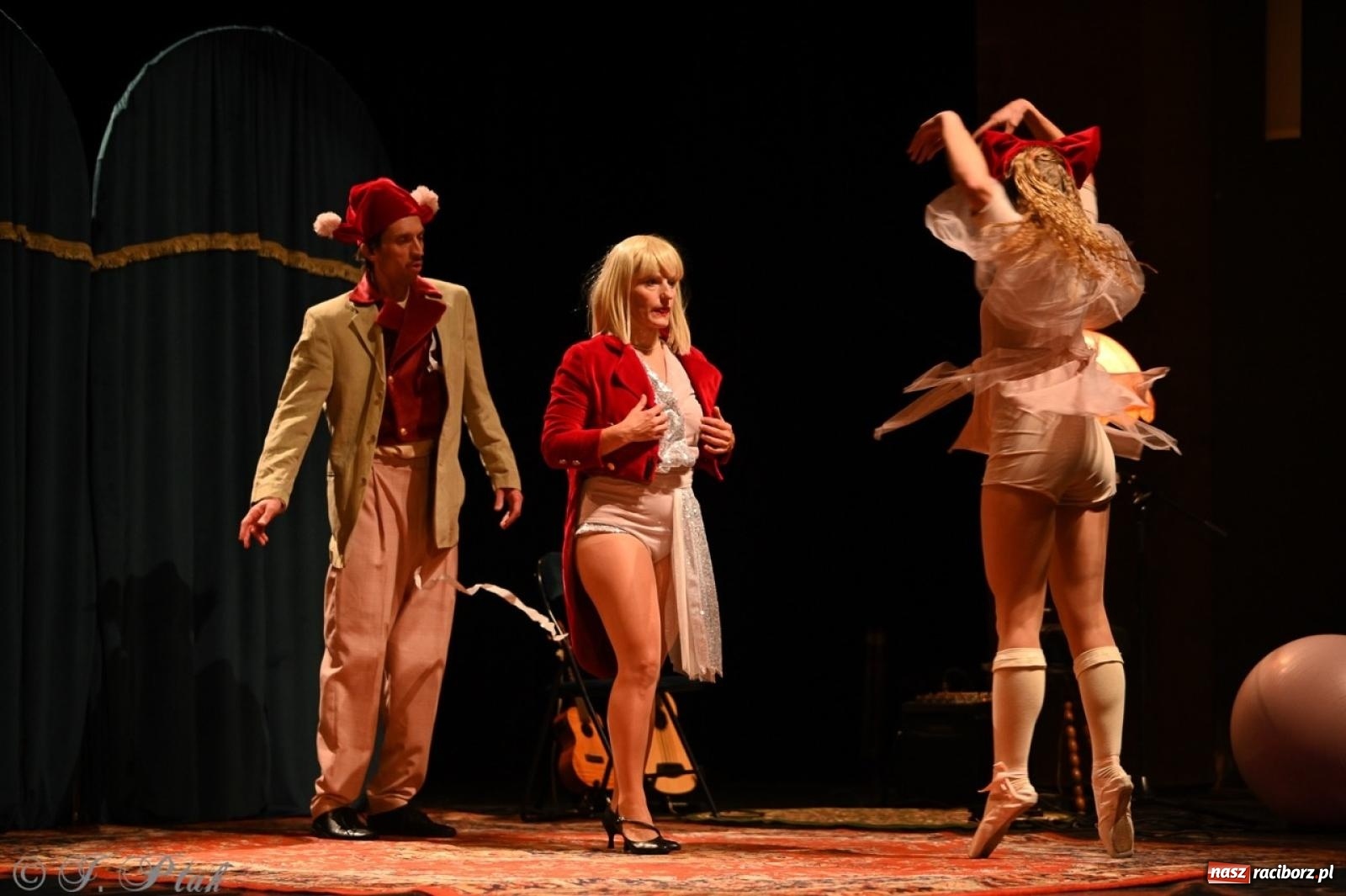 Zdjęcie w galerii na portalu naszraciborz.pl: NIE TAK TY – spektakl Kolektywu KEJOS w RCK wiadomości z regionu