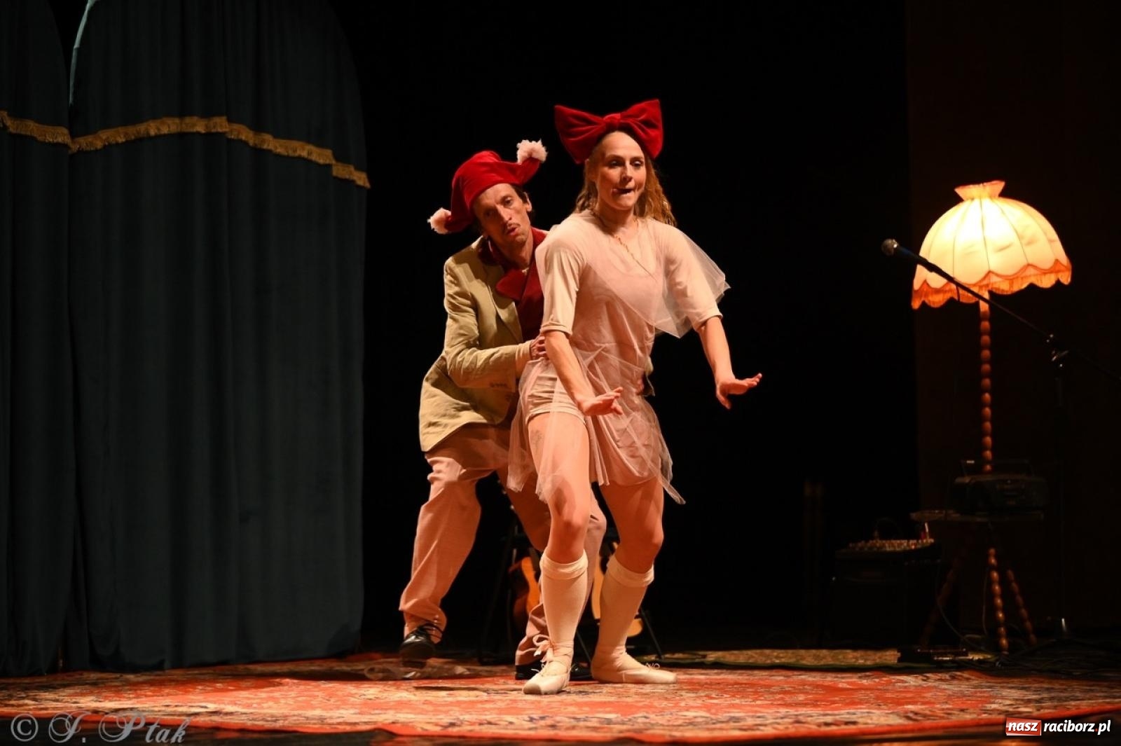 Zdjęcie w galerii na portalu naszraciborz.pl: NIE TAK TY – spektakl Kolektywu KEJOS w RCK wiadomości z regionu