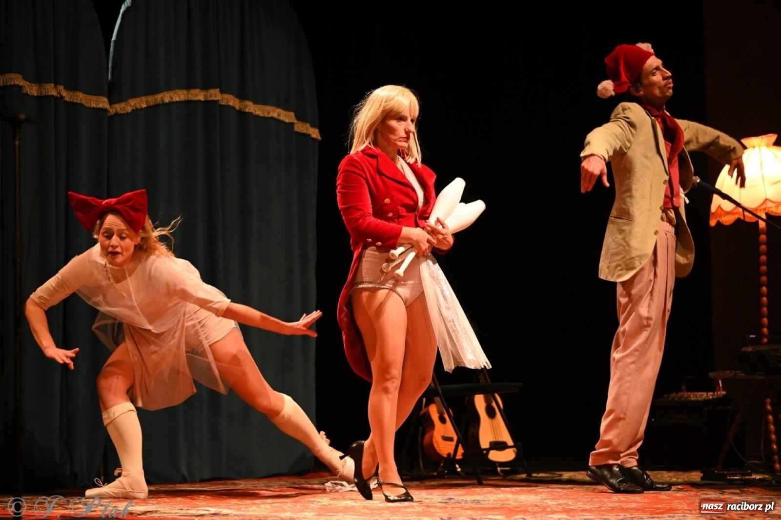 Zdjęcie w galerii na portalu naszraciborz.pl: NIE TAK TY – spektakl Kolektywu KEJOS w RCK wiadomości z regionu