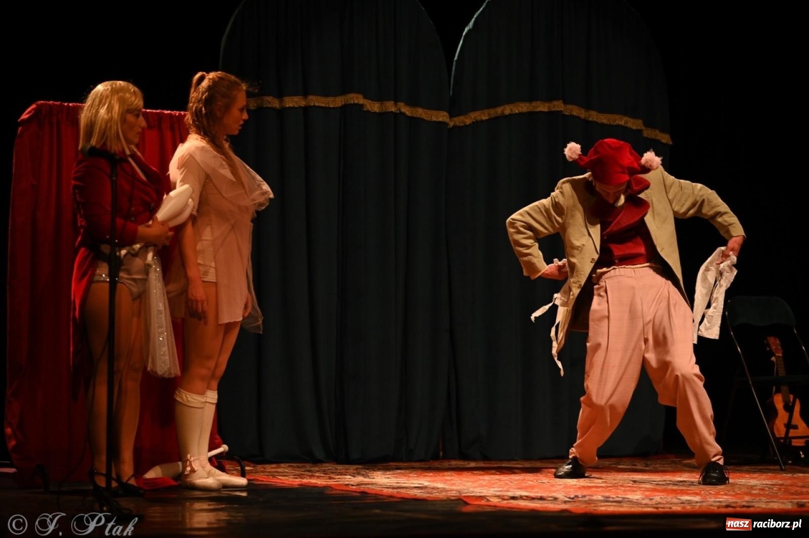 Zdjęcie w galerii na portalu naszraciborz.pl: NIE TAK TY – spektakl Kolektywu KEJOS w RCK wiadomości z regionu