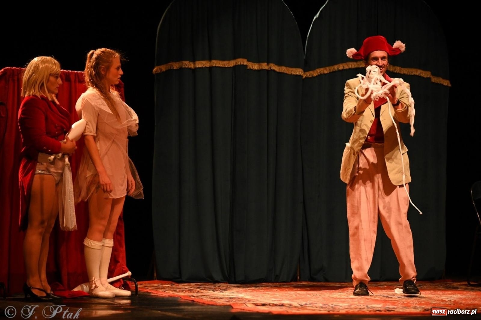 Zdjęcie w galerii na portalu naszraciborz.pl: NIE TAK TY – spektakl Kolektywu KEJOS w RCK wiadomości z regionu