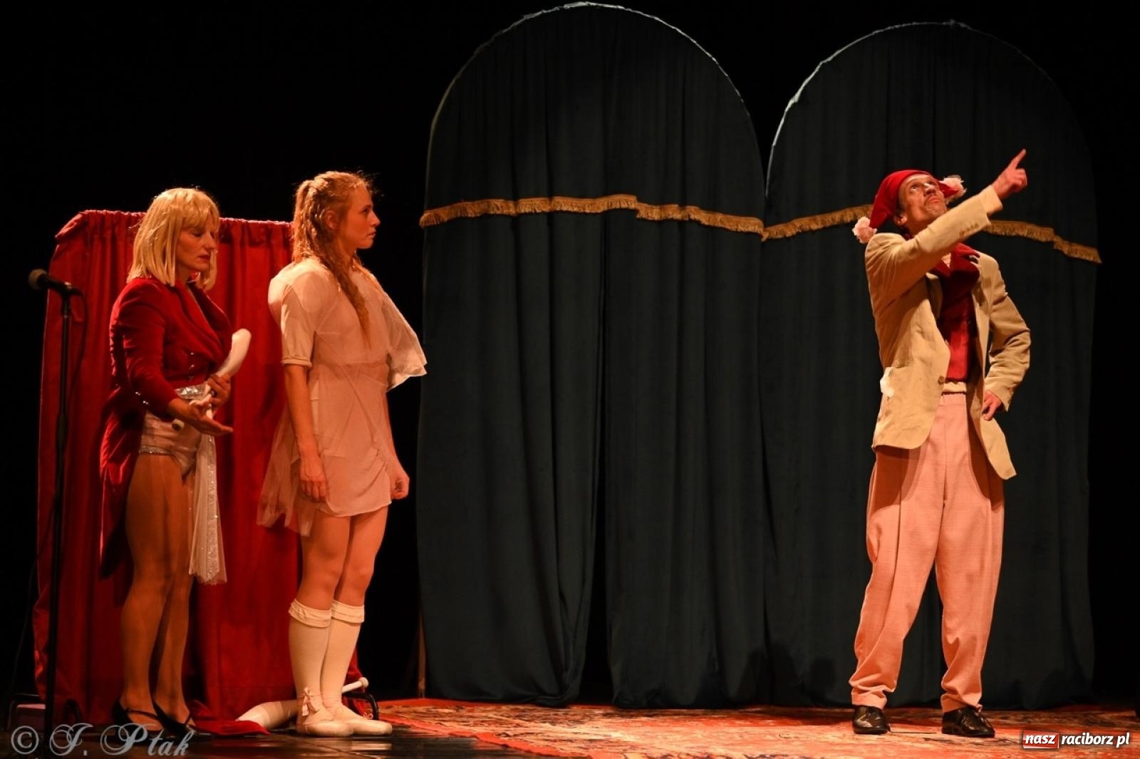 Zdjęcie w galerii na portalu naszraciborz.pl: NIE TAK TY – spektakl Kolektywu KEJOS w RCK wiadomości z regionu