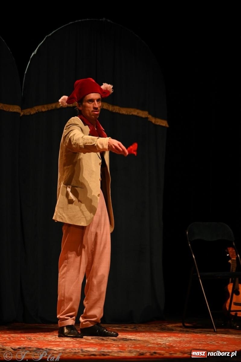 Zdjęcie w galerii na portalu naszraciborz.pl: NIE TAK TY – spektakl Kolektywu KEJOS w RCK wiadomości z regionu