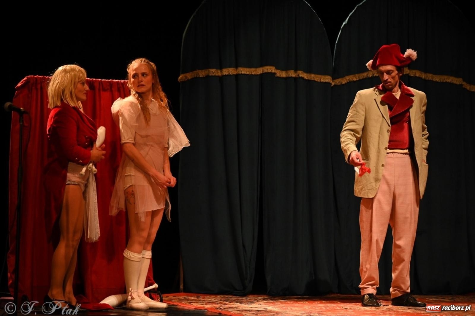 Zdjęcie w galerii na portalu naszraciborz.pl: NIE TAK TY – spektakl Kolektywu KEJOS w RCK wiadomości z regionu