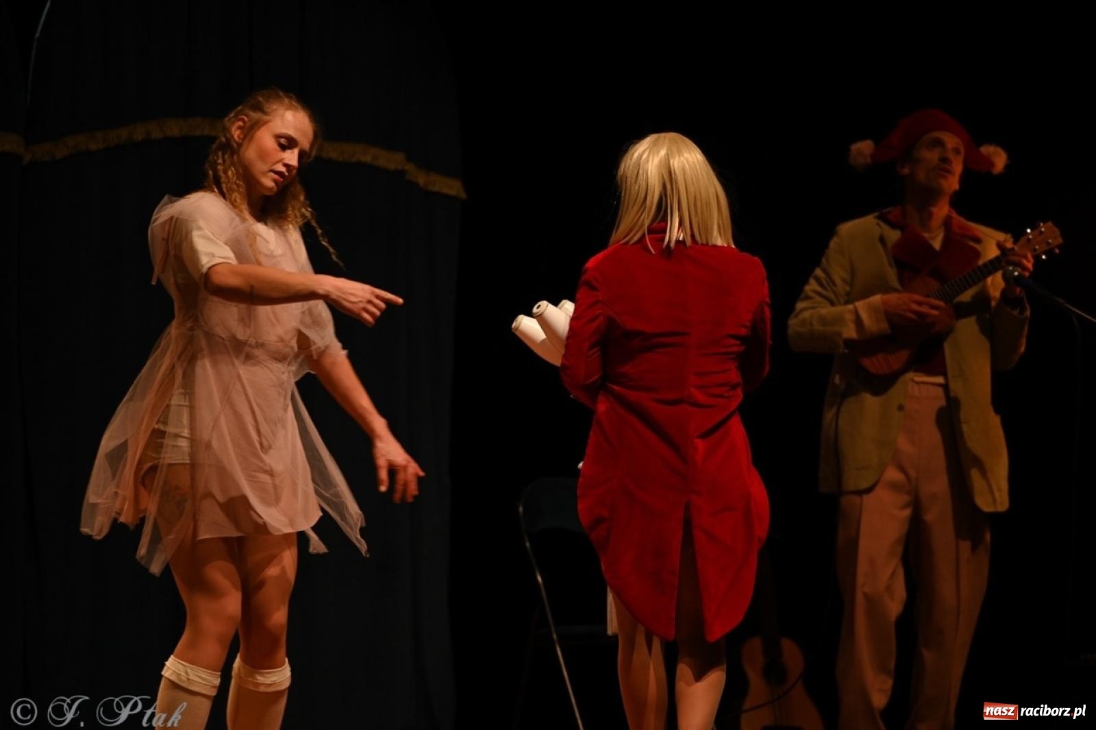 Zdjęcie w galerii na portalu naszraciborz.pl: NIE TAK TY – spektakl Kolektywu KEJOS w RCK wiadomości z regionu