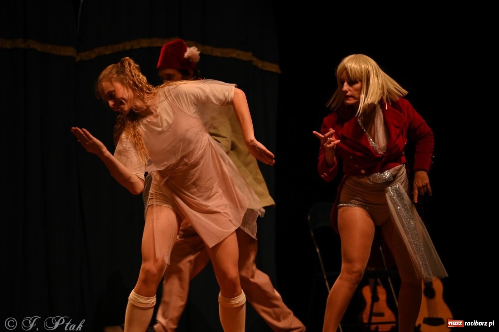 Zdjęcie w galerii na portalu naszraciborz.pl: NIE TAK TY – spektakl Kolektywu KEJOS w RCK wiadomości z regionu