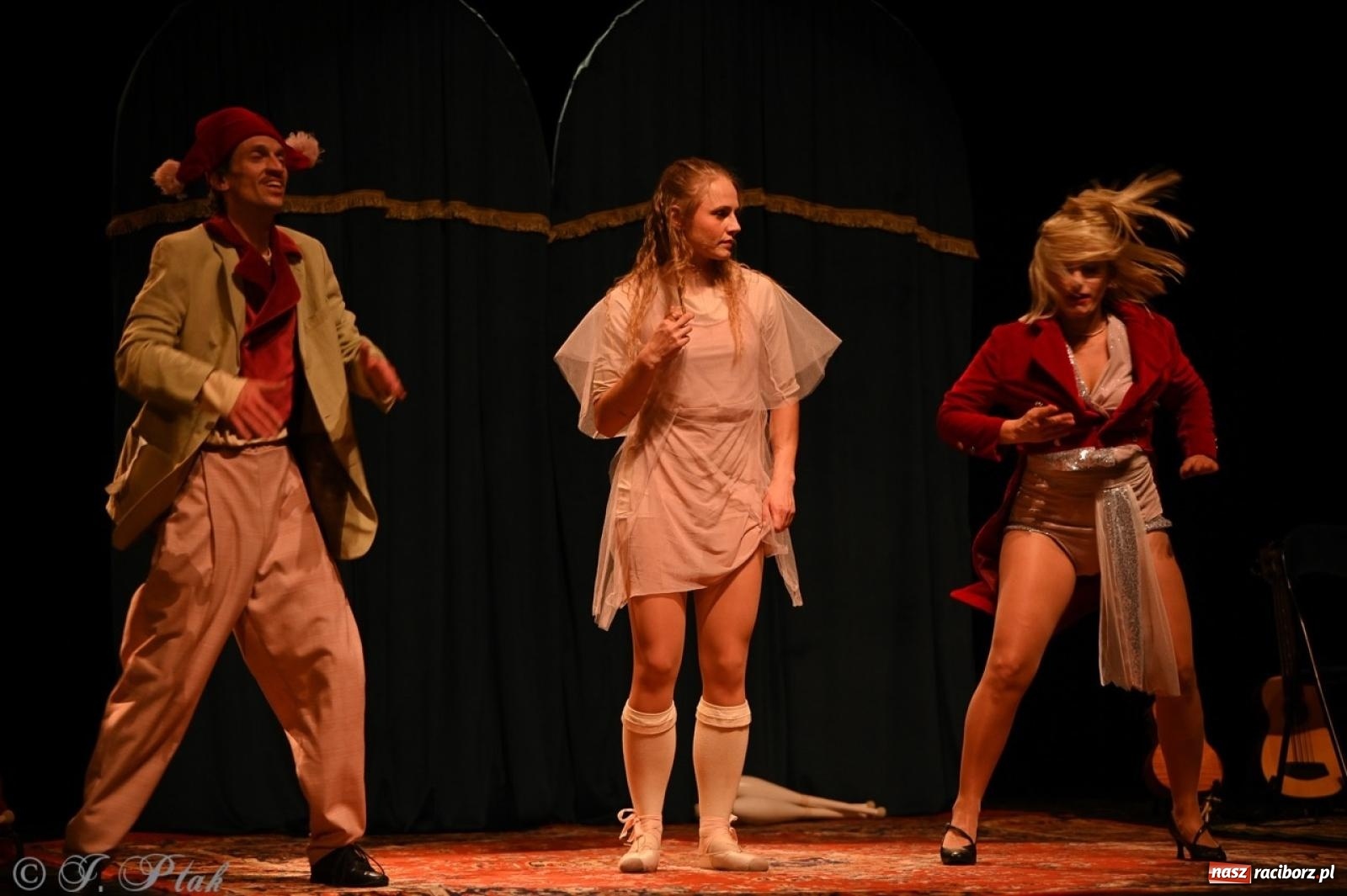 Zdjęcie w galerii na portalu naszraciborz.pl: NIE TAK TY – spektakl Kolektywu KEJOS w RCK wiadomości z regionu