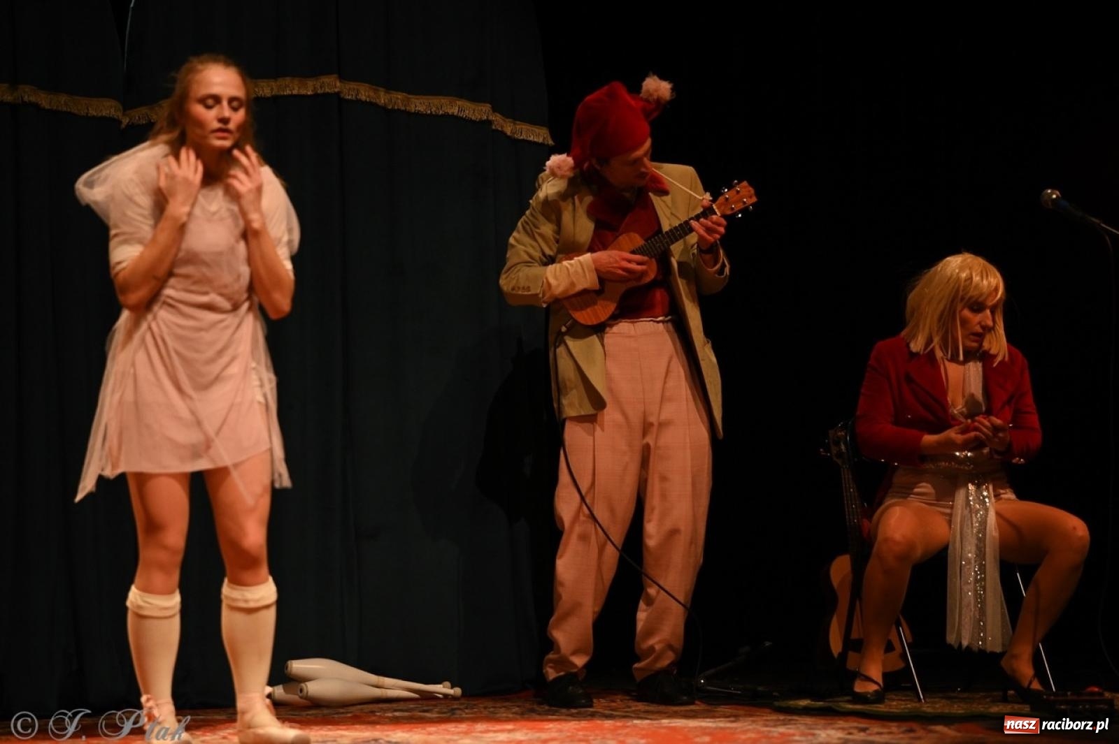 Zdjęcie w galerii na portalu naszraciborz.pl: NIE TAK TY – spektakl Kolektywu KEJOS w RCK wiadomości z regionu