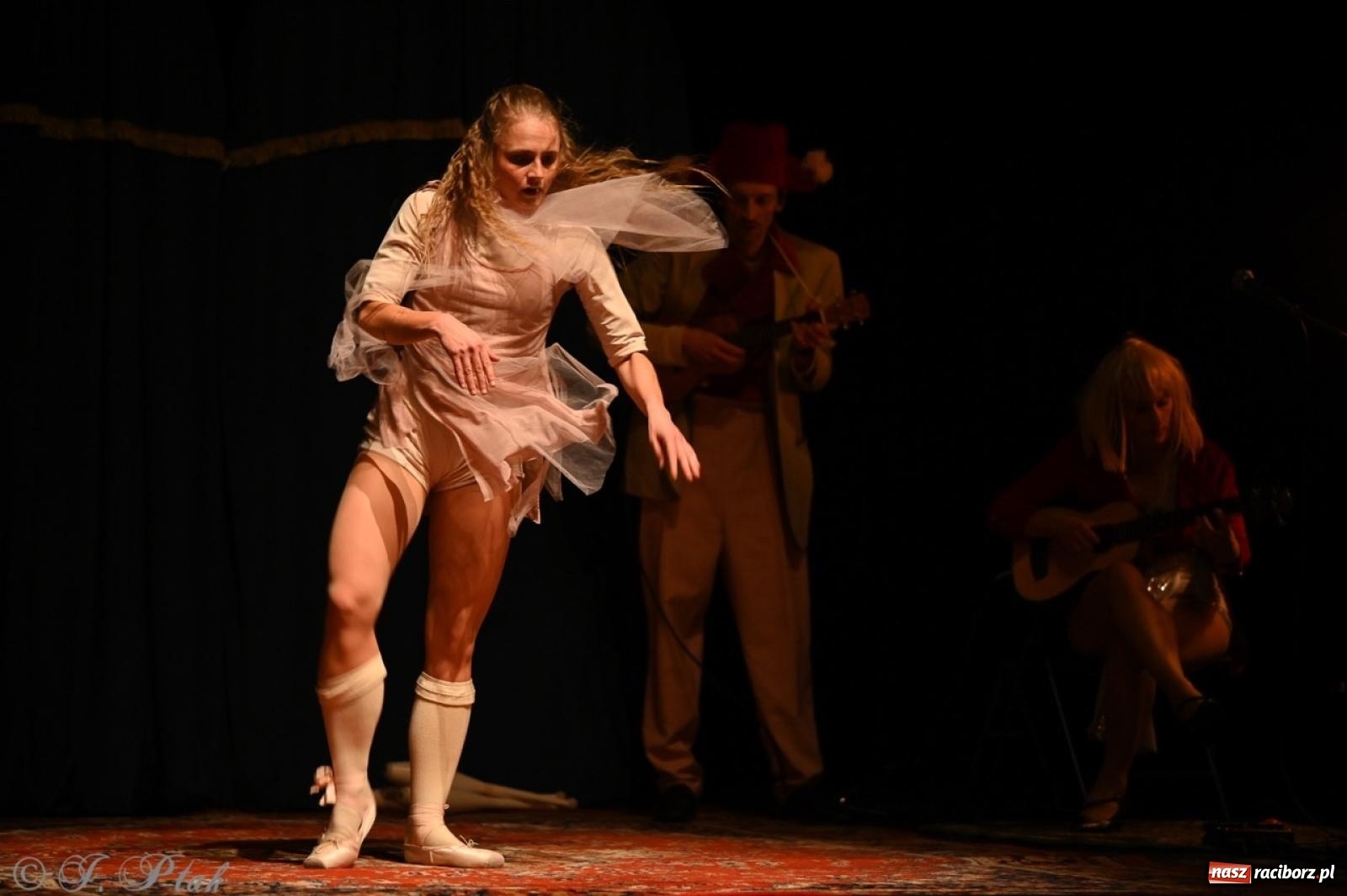 Zdjęcie w galerii na portalu naszraciborz.pl: NIE TAK TY – spektakl Kolektywu KEJOS w RCK wiadomości z regionu