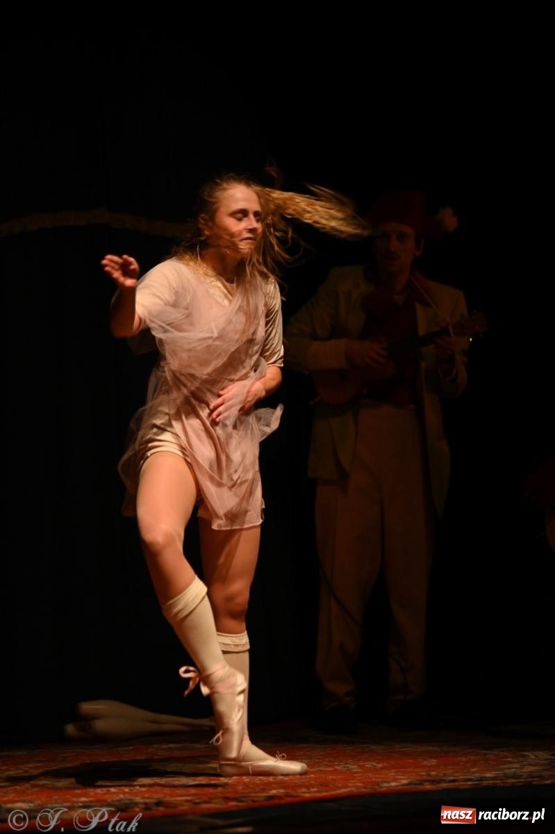 Zdjęcie w galerii na portalu naszraciborz.pl: NIE TAK TY – spektakl Kolektywu KEJOS w RCK wiadomości z regionu