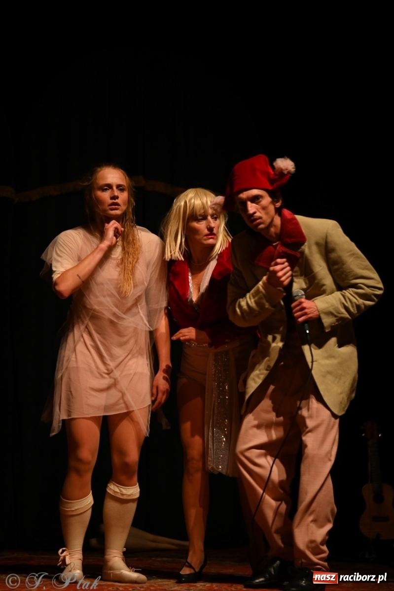 Zdjęcie w galerii na portalu naszraciborz.pl: NIE TAK TY – spektakl Kolektywu KEJOS w RCK wiadomości z regionu