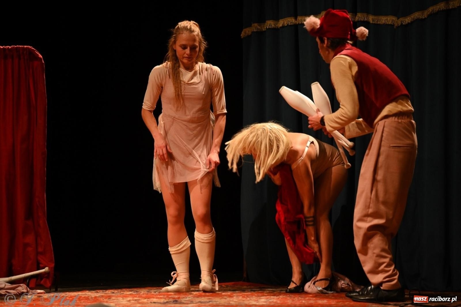 Zdjęcie w galerii na portalu naszraciborz.pl: NIE TAK TY – spektakl Kolektywu KEJOS w RCK wiadomości z regionu