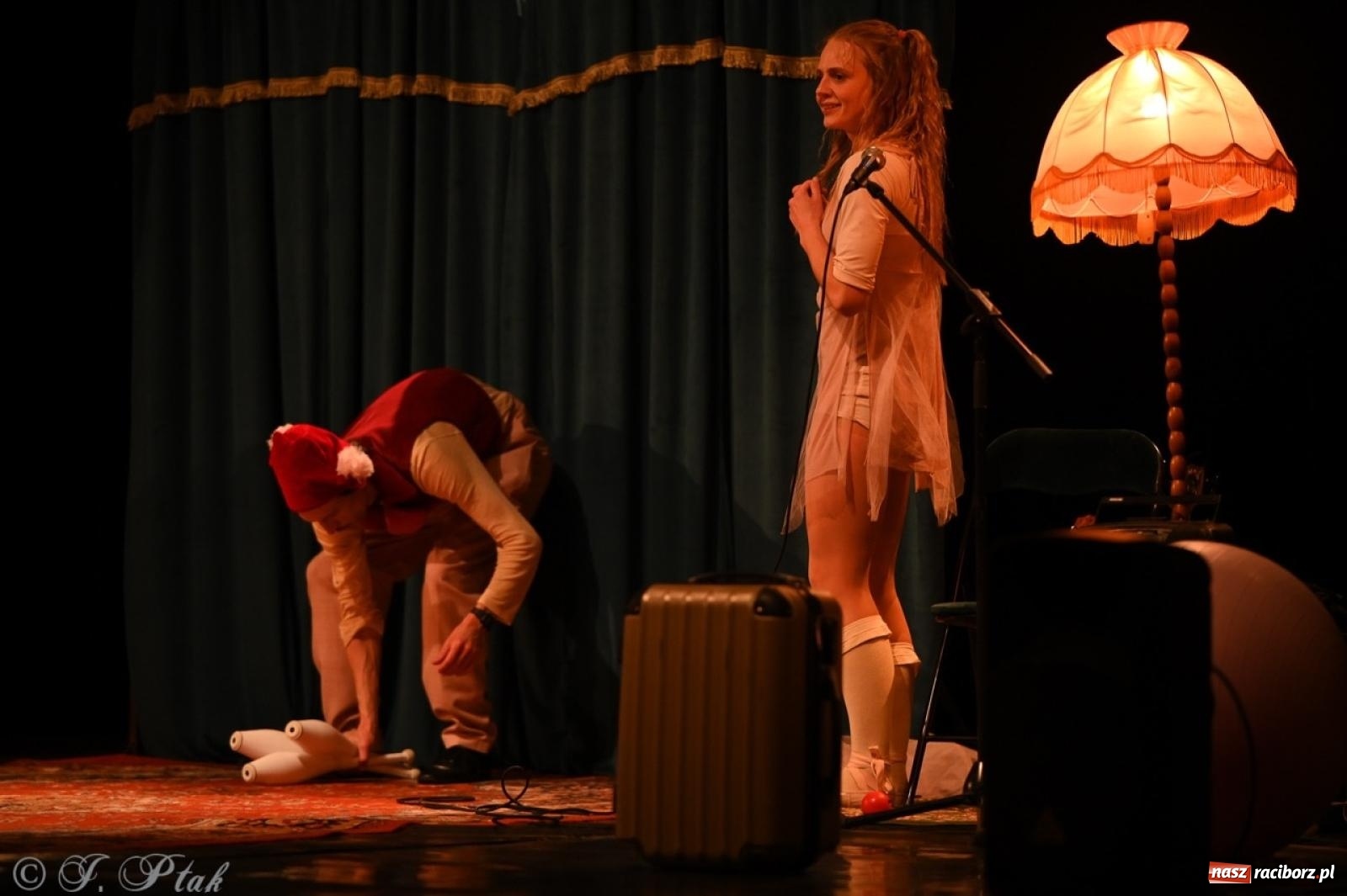 Zdjęcie w galerii na portalu naszraciborz.pl: NIE TAK TY – spektakl Kolektywu KEJOS w RCK wiadomości z regionu