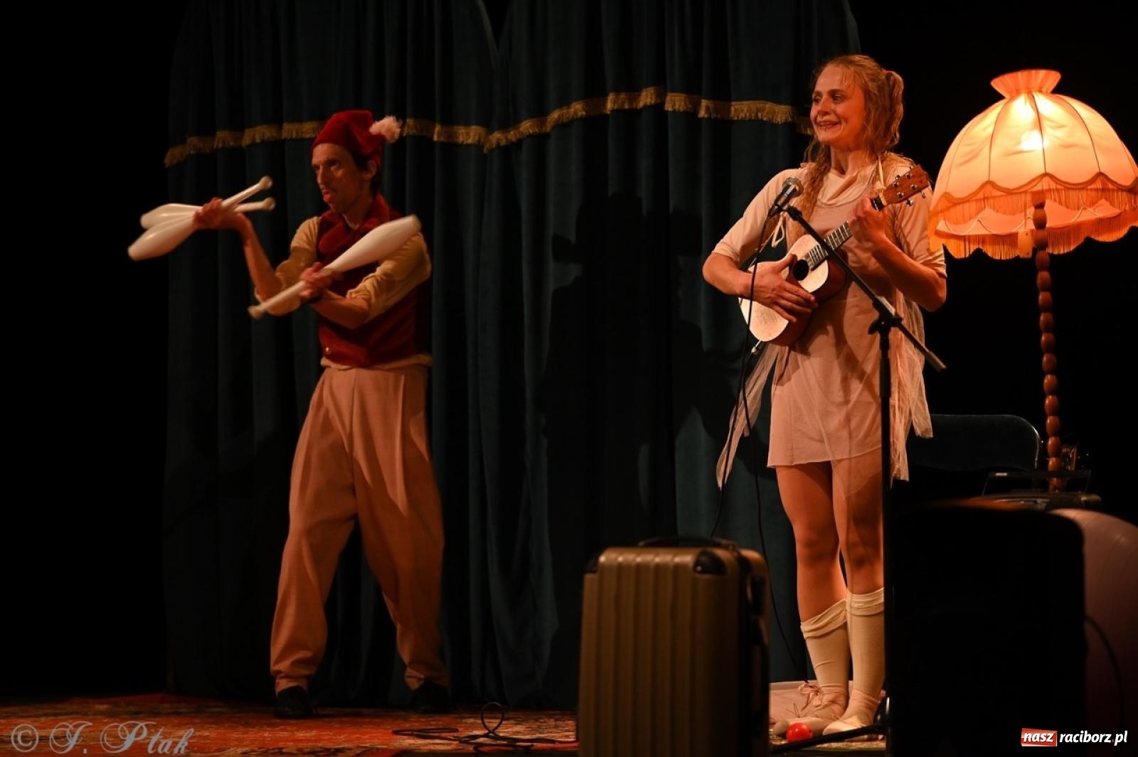 Zdjęcie w galerii na portalu naszraciborz.pl: NIE TAK TY – spektakl Kolektywu KEJOS w RCK wiadomości z regionu