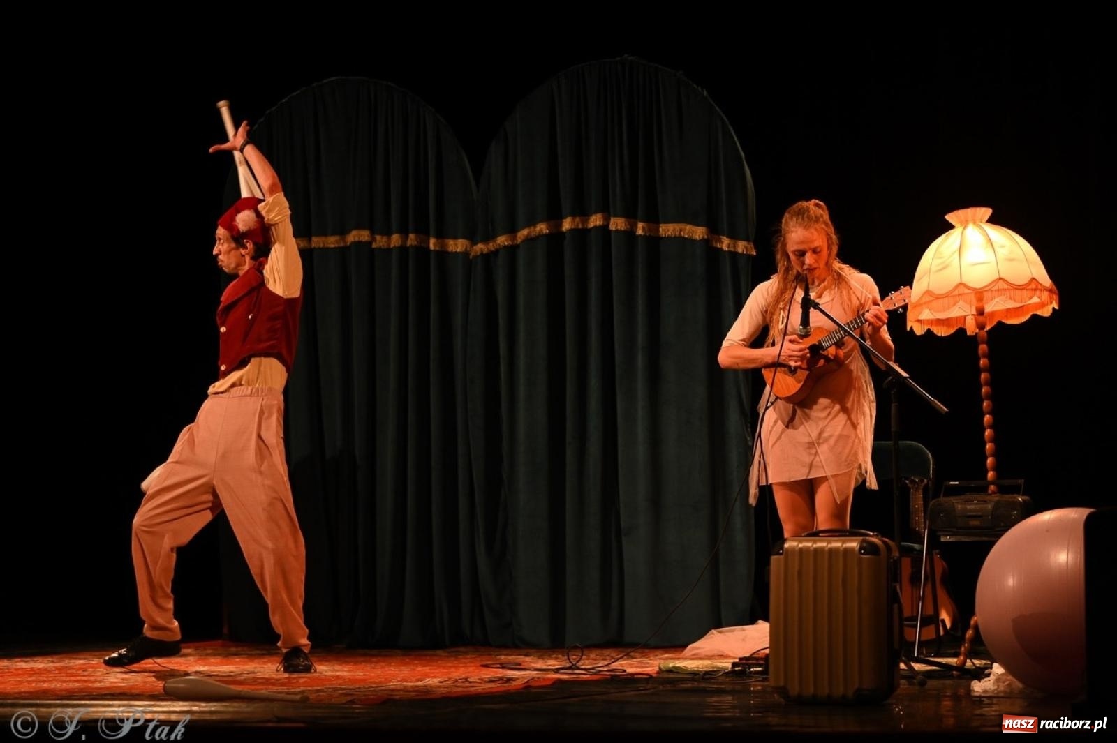 Zdjęcie w galerii na portalu naszraciborz.pl: NIE TAK TY – spektakl Kolektywu KEJOS w RCK wiadomości z regionu