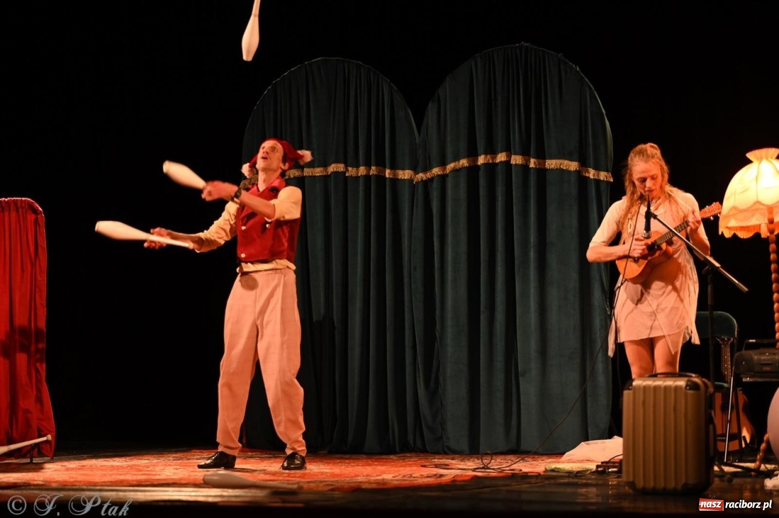 Zdjęcie w galerii na portalu naszraciborz.pl: NIE TAK TY – spektakl Kolektywu KEJOS w RCK wiadomości z regionu