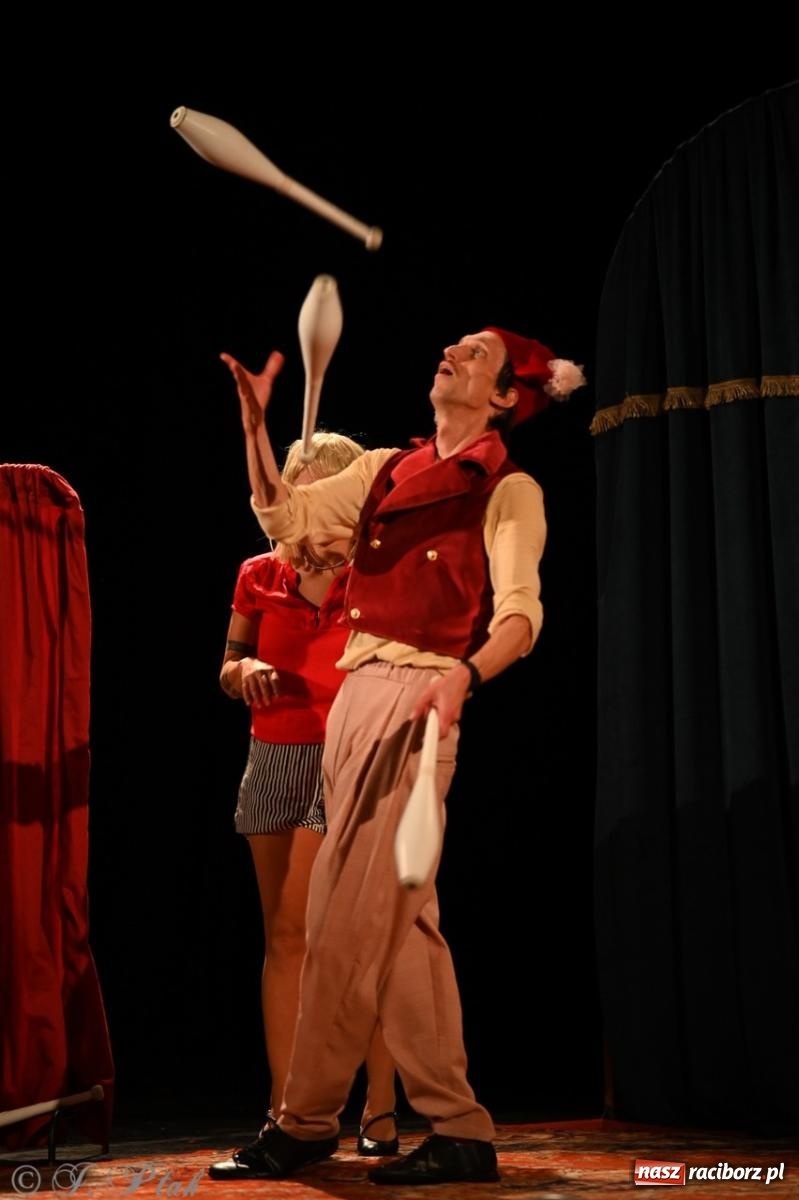 Zdjęcie w galerii na portalu naszraciborz.pl: NIE TAK TY – spektakl Kolektywu KEJOS w RCK wiadomości z regionu