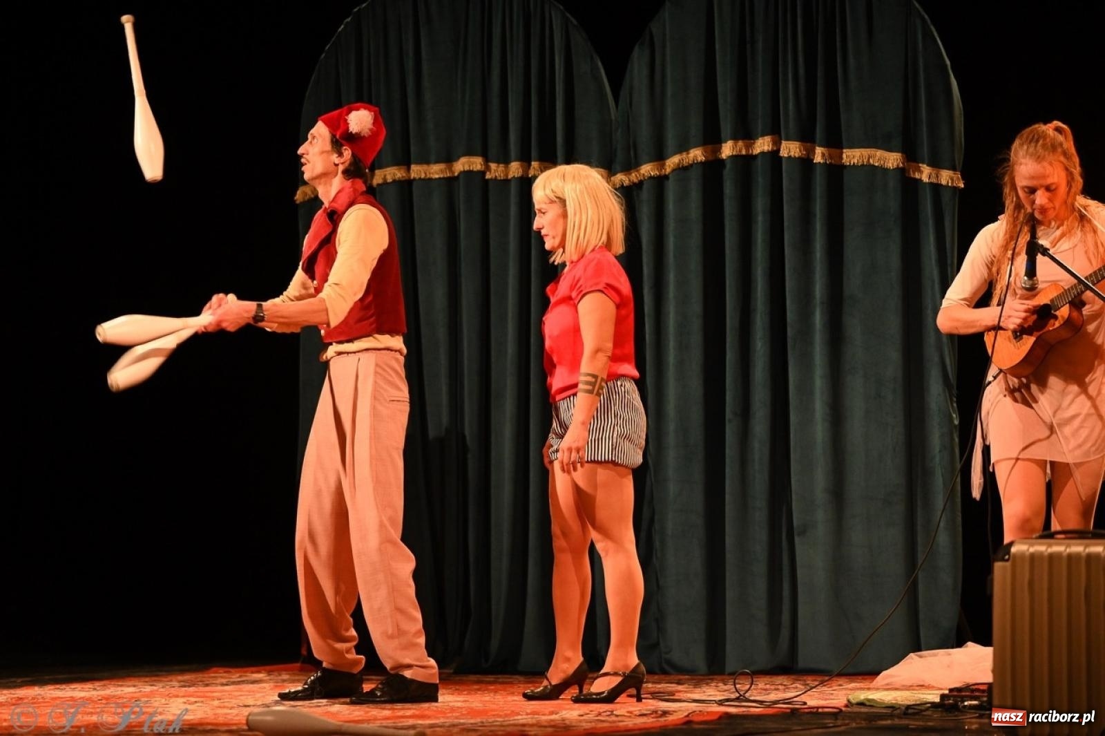 Zdjęcie w galerii na portalu naszraciborz.pl: NIE TAK TY – spektakl Kolektywu KEJOS w RCK wiadomości z regionu