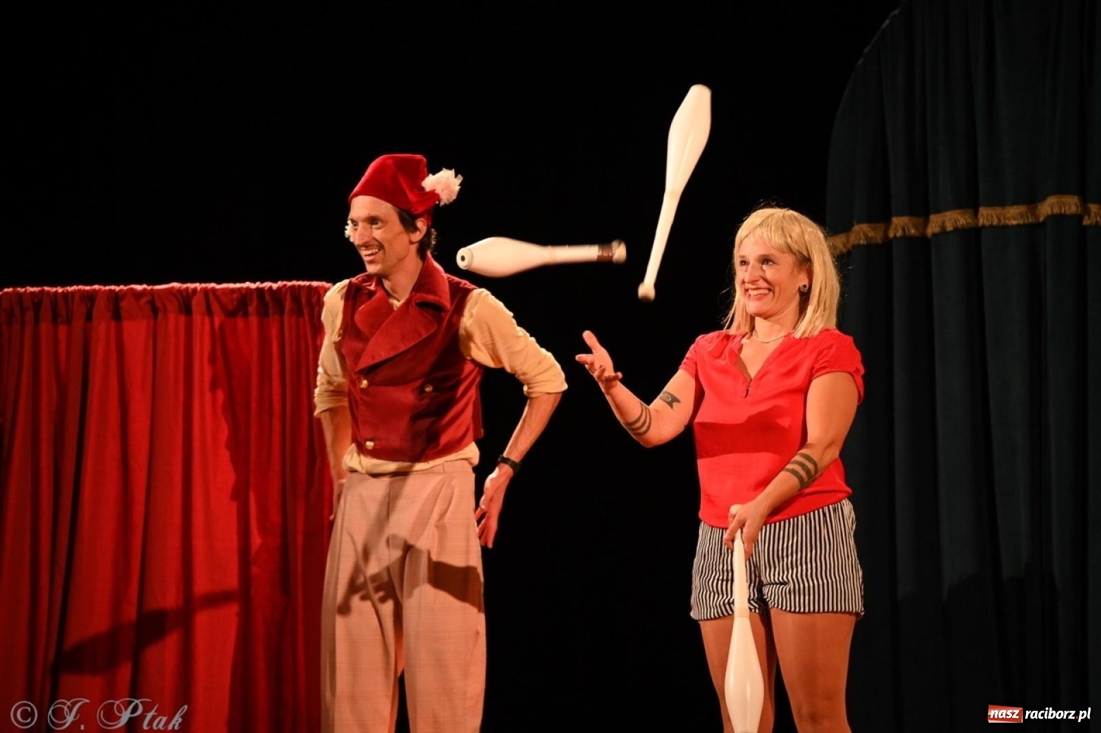 Zdjęcie w galerii na portalu naszraciborz.pl: NIE TAK TY – spektakl Kolektywu KEJOS w RCK wiadomości z regionu